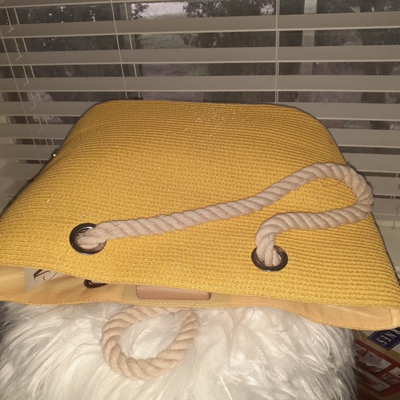 Handbag - Picture 2 of 7